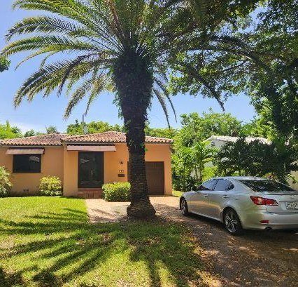 Charming 1946 house with a garden in Coral Gables, Miami