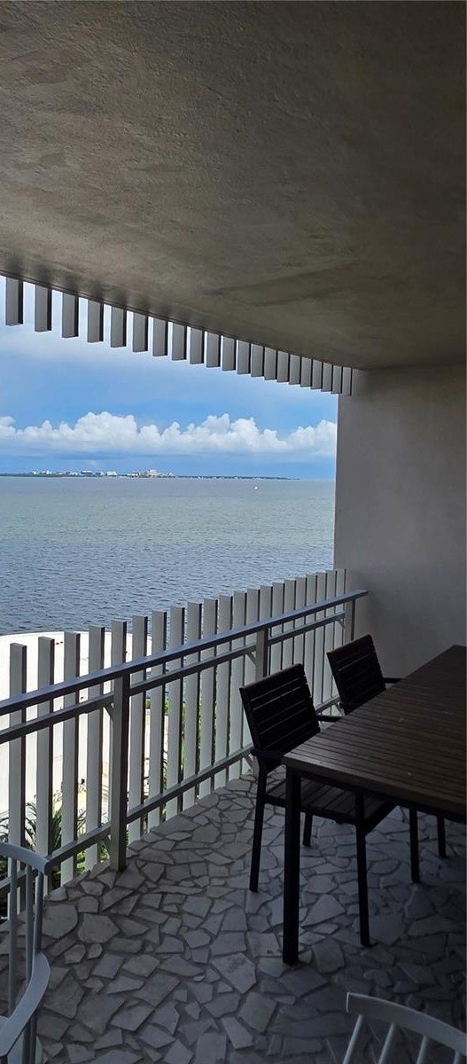 Furnished waterfront condo with balcony in Grove Isle, Coconut Grove, Miami