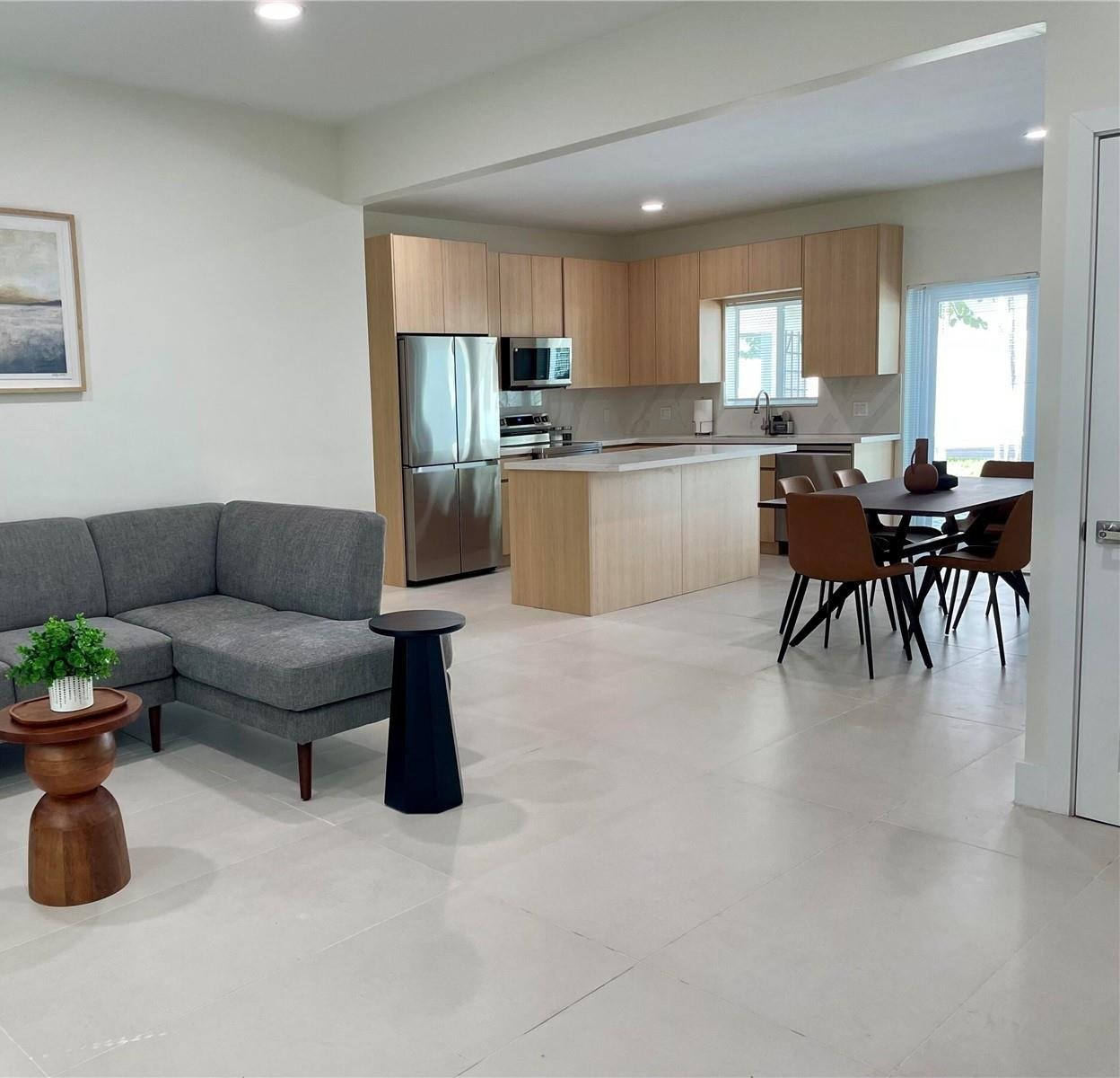 Interior de un dúplex townhouse amoblado en South Gables, Coral Gables, Miami