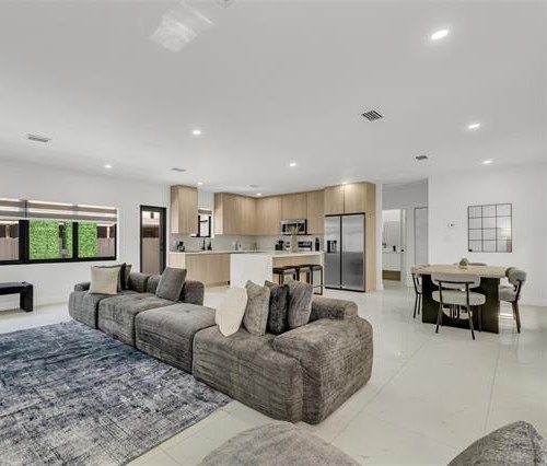Sala de una casa amoblada en Shenandoah, Miami